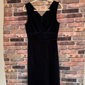White House Black Market Dress V Neck Back size 6
